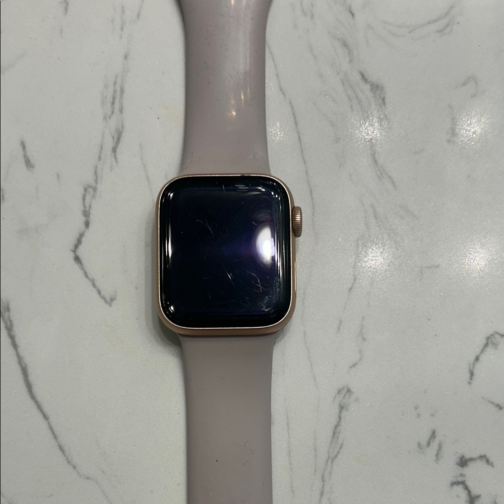 Apple Smartwatch Series 6 with Band